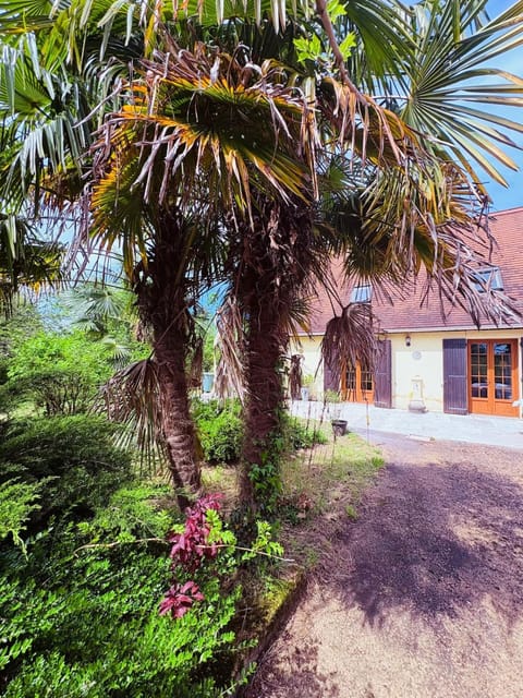 Property building, Day, Natural landscape, Garden