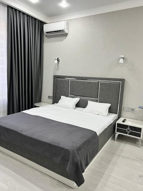 Bed, Bedroom, air conditioner