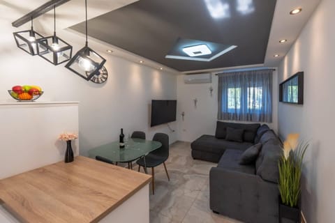 Communal lounge/ TV room, Dining area