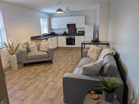 TV and multimedia, Kitchen or kitchenette, Living room, Seating area, Dining area, oven, stove