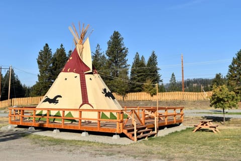 Amazing Tipi Rental for Perfect Camping Getaway in Republic, Washington House in Franklin D Roosevelt Lake