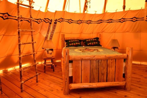 Amazing Tipi Rental for Perfect Camping Getaway in Republic, Washington House in Franklin D Roosevelt Lake