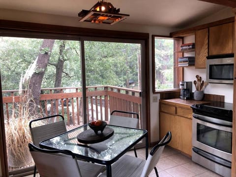 Contemporary Treetop Cabin with a Luxury Hot Tub in Idyllwild, California Cabin in Idyllwild-Pine Cove