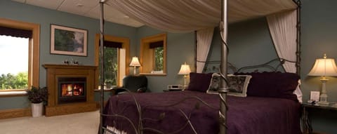 Elegant Suite for Couples near Lake Wisconsin in Baraboo, Wisconsin House in Lake Wisconsin