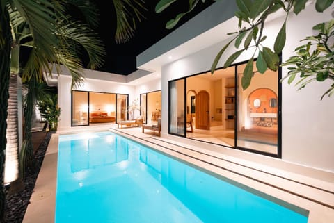 Property building, Patio, Night, Garden, Garden view, Pool view, Swimming pool, sunbed