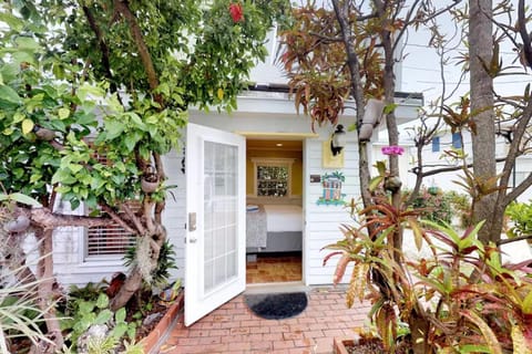 Charmayne's Cottages - Truman @ Duval House in Key West