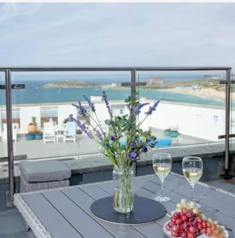 Stunning Sea View Apartment in Newquay with 2 Heated Pools Apartment in Newquay