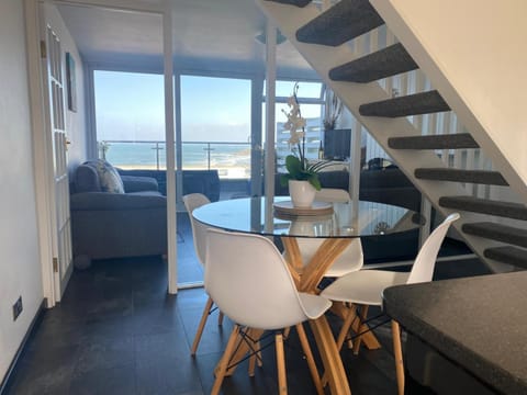 Stunning Sea View Apartment in Newquay with 2 Heated Pools Apartment in Newquay