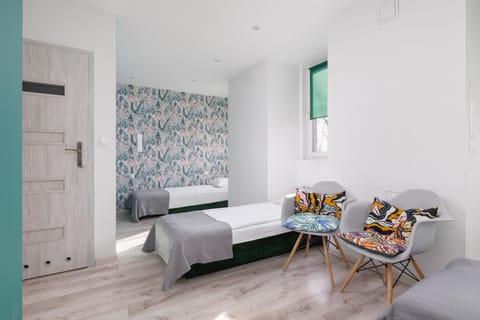 Bed, Living room, Photo of the whole room, Seating area, Bedroom, towels