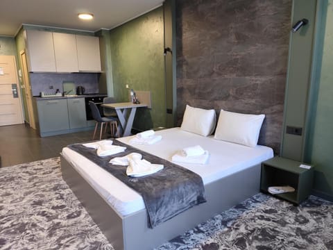 Kitchen or kitchenette, Dining area, Bedroom