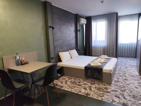 Photo of the whole room, Dining area, Bedroom