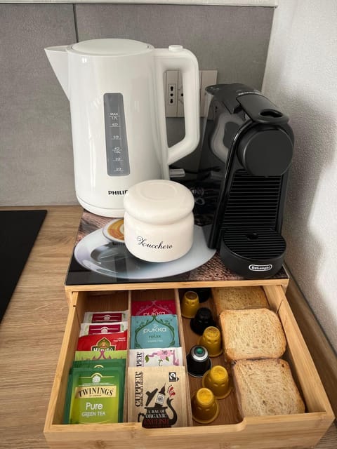 Coffee/tea facilities, Kitchen or kitchenette