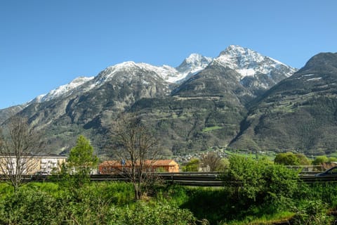 Nearby landmark, Spring, Day, Natural landscape, Mountain view