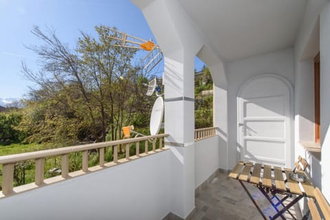 Patio, Spring, Day, Natural landscape, Garden, View (from property/room), Balcony/Terrace, Garden view