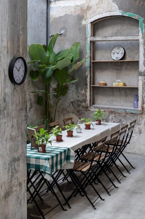 Seating area, Dining area
