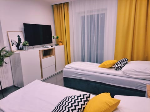 Communal lounge/ TV room, Bed, TV and multimedia, Photo of the whole room, Evening entertainment