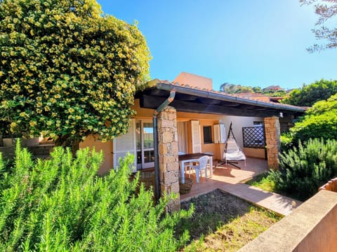 Property building, Patio, Facade/entrance, Spring, Summer, Garden, View (from property/room), Seating area, Evening entertainment, Garden view, Street view, pet friendly