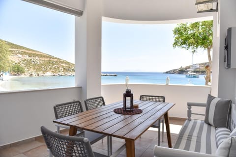 Day, Natural landscape, View (from property/room), Balcony/Terrace, Dining area, Mountain view, Sea view
