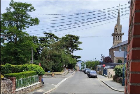 Studio lumineux avec terrasse à 200 m de la plage Apartment in Dinard