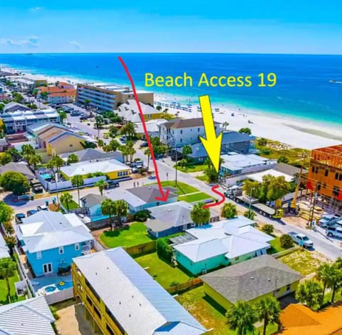 Surf Shack - Steps to the beach, lush fenced backyard by Beach Haven Vacation Rentals Apartment in Lower Grand Lagoon
