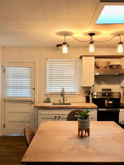 Surf Shack - Steps to the beach, lush fenced backyard by Beach Haven Vacation Rentals Apartment in Lower Grand Lagoon