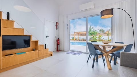 Seating area, Dining area
