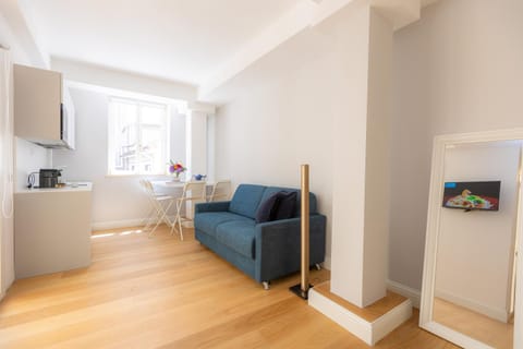 TV and multimedia, Kitchen or kitchenette, Living room, Dining area