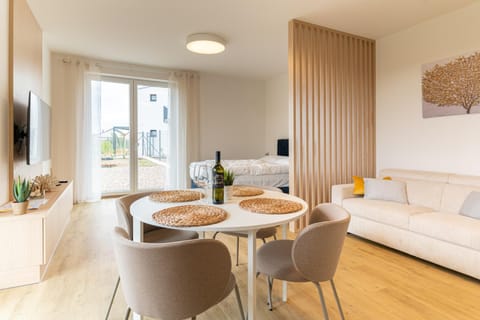 Photo of the whole room, Garden view, Landmark view