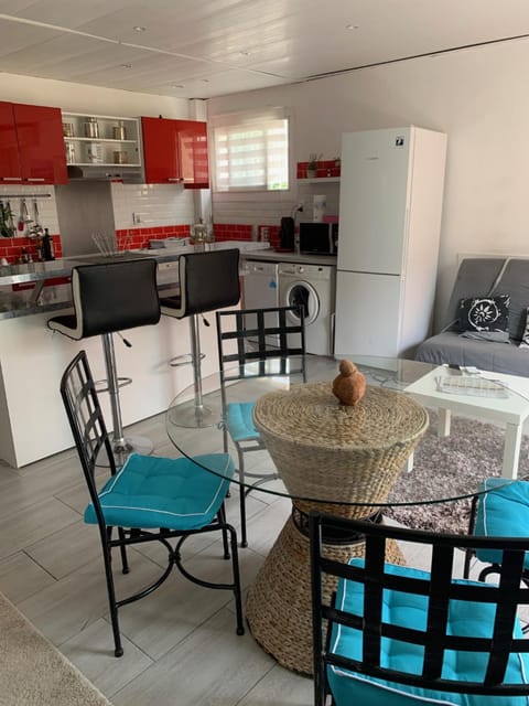 Kitchen or kitchenette, Living room, Dining area