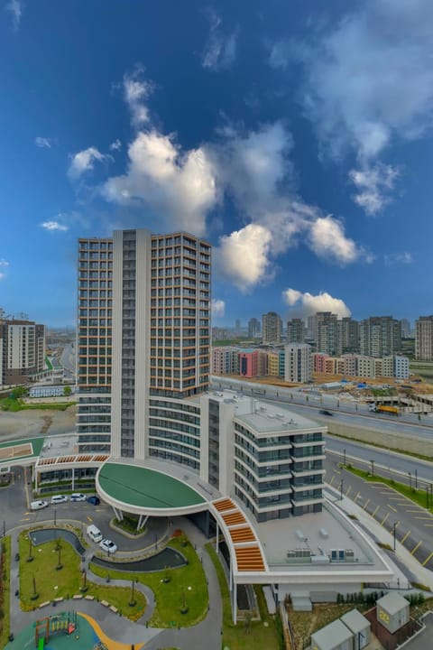 Property building, Day, City view, Location