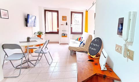 TV and multimedia, Living room, Seating area, Dining area, internet, internet, internet