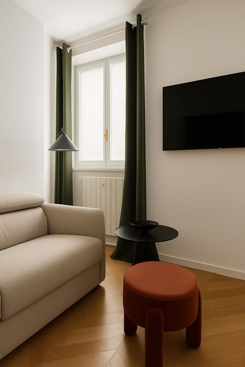 TV and multimedia, Living room, Seating area, Evening entertainment