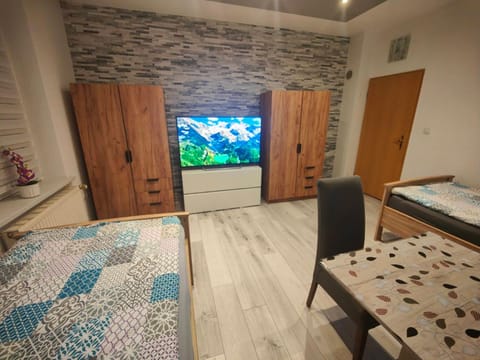 Bed, TV and multimedia, Bedroom, wardrobe