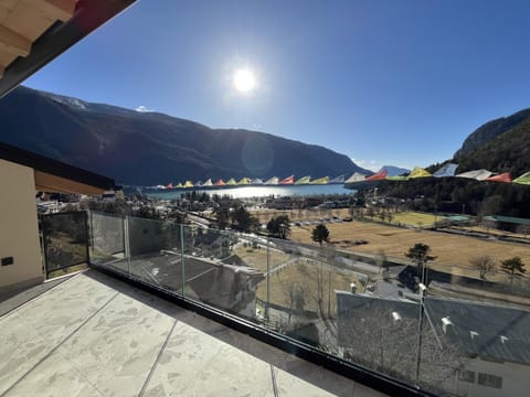 Natural landscape, Balcony/Terrace, Lake view, Mountain view