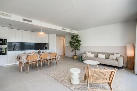 TV and multimedia, Kitchen or kitchenette, Seating area, Dining area, oven, stove, air conditioner, air conditioner