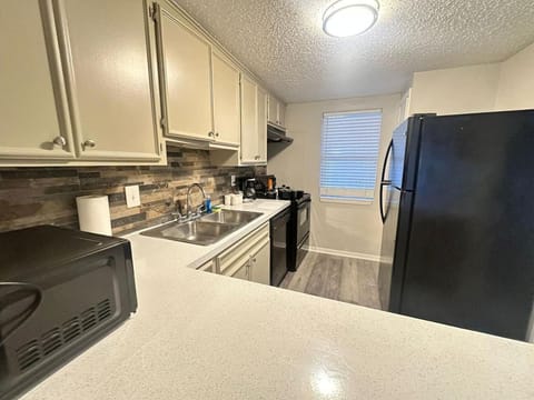 Relaxing Bay Area Stay Near Houston Attractions Apartment in Nassau Bay