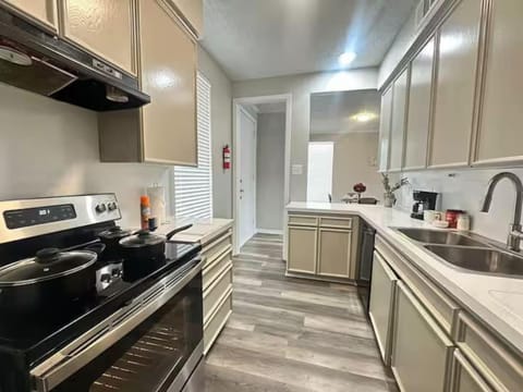 Experience Comfort and Style in Houstons Bay Area Apartment in Nassau Bay