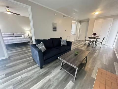 Experience Comfort and Style in Houstons Bay Area Apartment in Nassau Bay