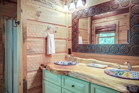 Cozy Mountain Cottage House in Watauga