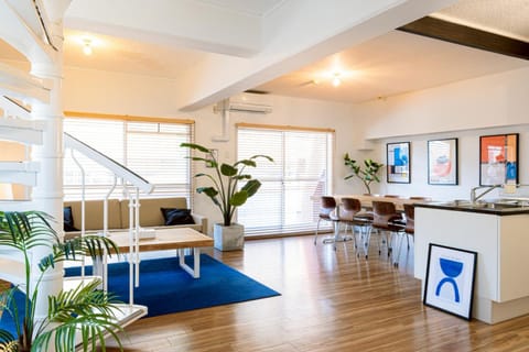 Kitchen or kitchenette, Living room, Seating area, Dining area, air conditioner