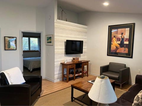 Walking distance to many local attractions - Perfect for a Relaxing Getaway! House in Douglas