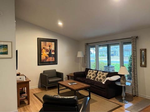 Walking distance to many local attractions - Perfect for a Relaxing Getaway! House in Douglas