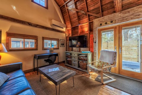 Hear the waves of Lake MI from Hot Tub - Dog Friendly House in Douglas