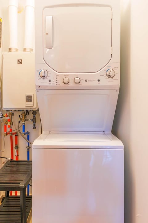 Hear the waves of Lake MI from Hot Tub - Dog Friendly House in Douglas