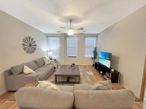 Central Downtown Stay Apartment in La Crosse