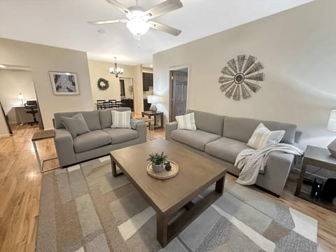 Central Downtown Stay Apartment in La Crosse