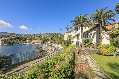 Property building, Garden view, Sea view