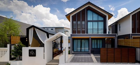 Property building, Day