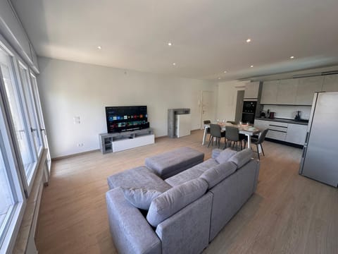 TV and multimedia, Living room, Dining area