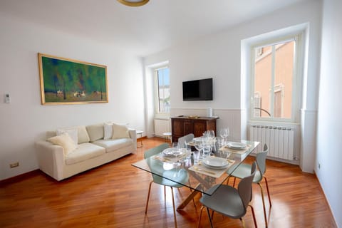 TV and multimedia, Living room, Dining area